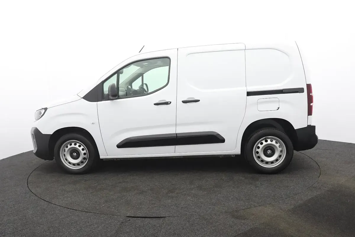 Used Vauxhall Combo 100 HP (73 kW) 2024 White MPV