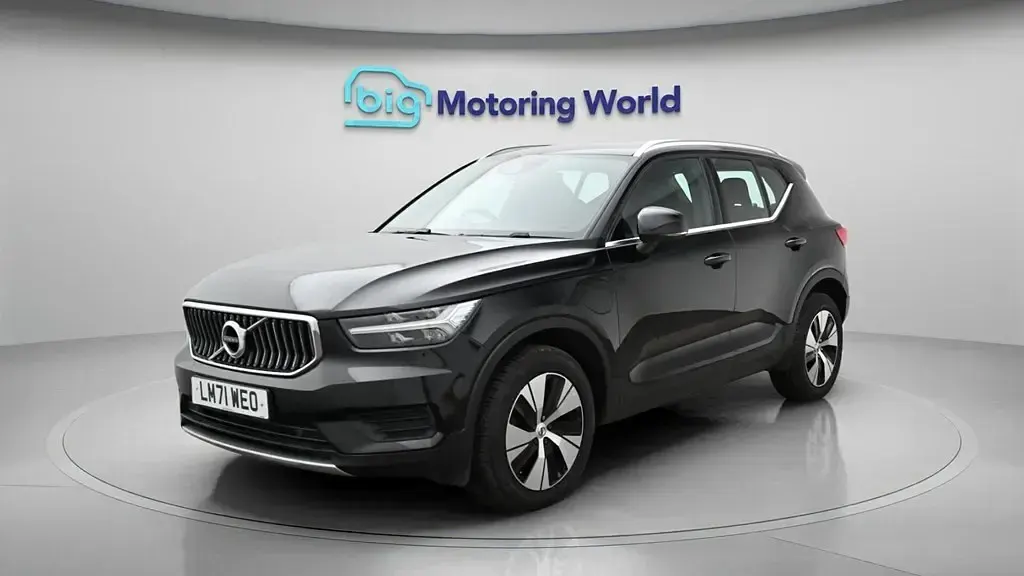 Second-hand Volvo XC40 Core 211 CP (155 kW) 2022 Negru SUV