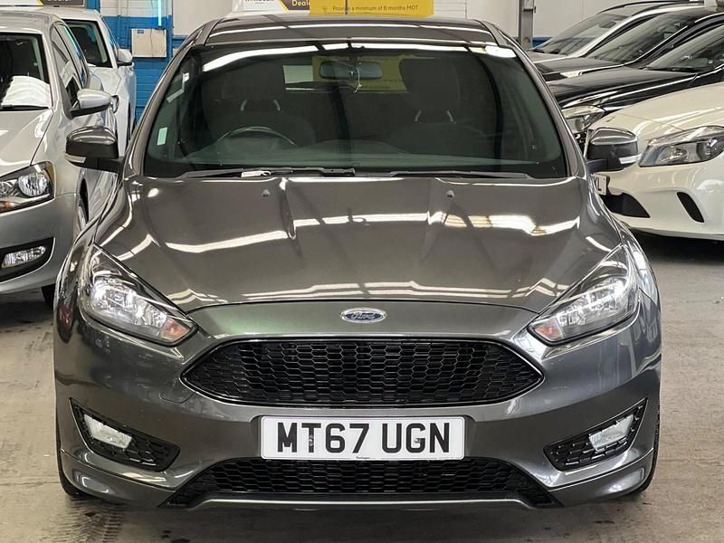 Used Ford Focus ST-Line 140 HP (102 kW) 2017 Grey Hatchback