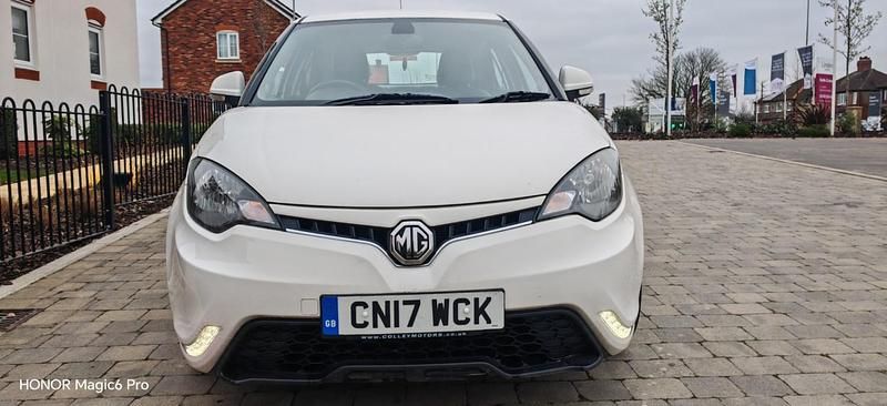Used MG MG3 106 HP (77 kW) 2017 White Hatchback
