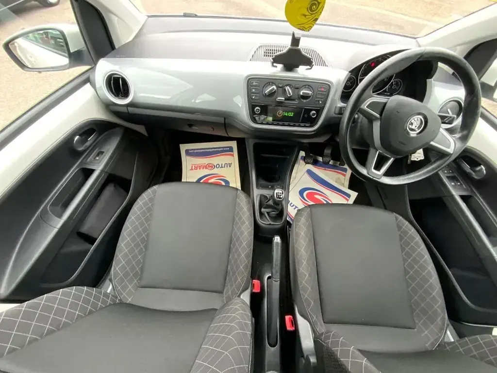 Used Skoda Citigo SE L 60 HP (44 kW) 2017 White Hatchback