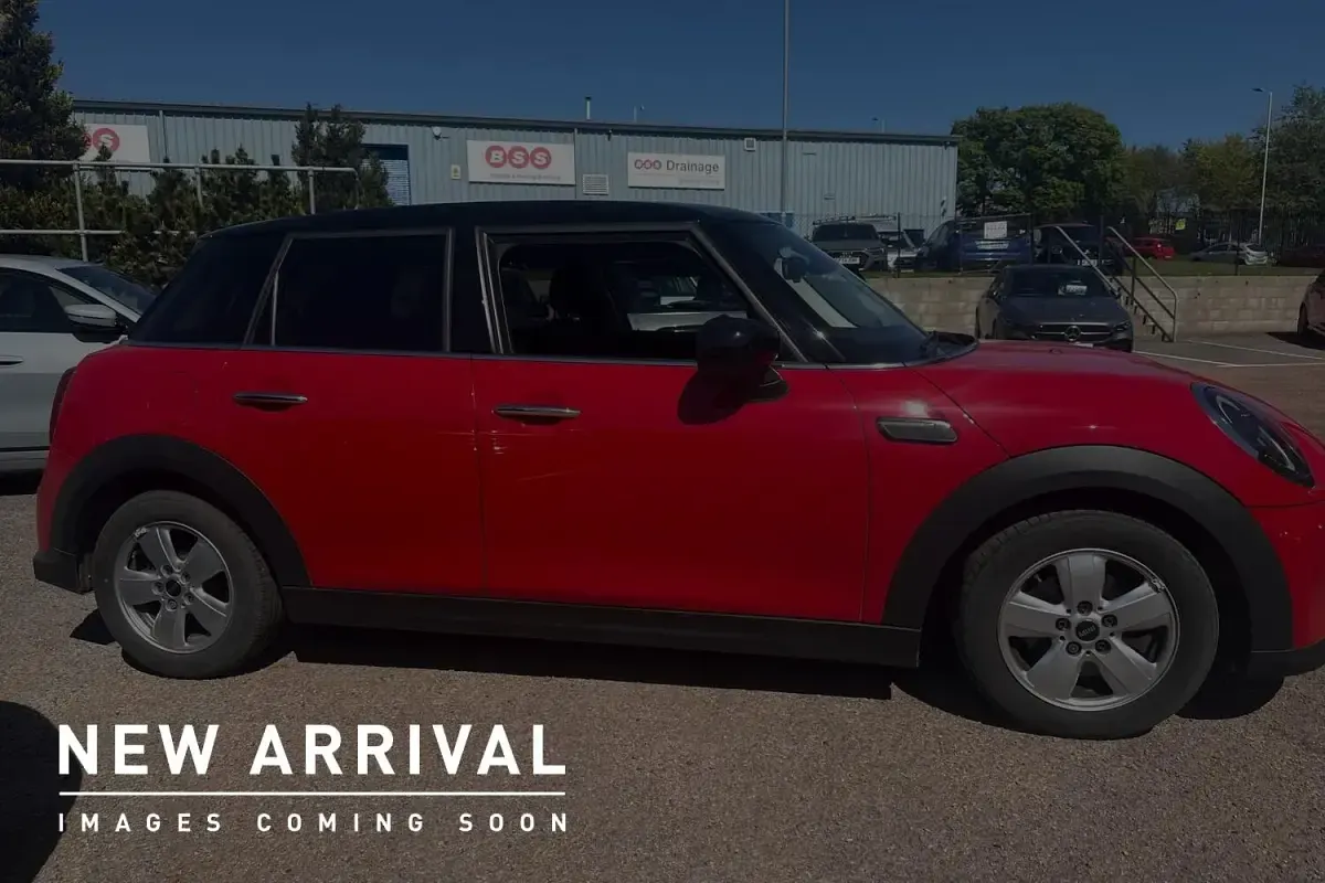 Usado Mini Cooper Classic 134 HP (98 kW) 2023 Vermelho Citadino