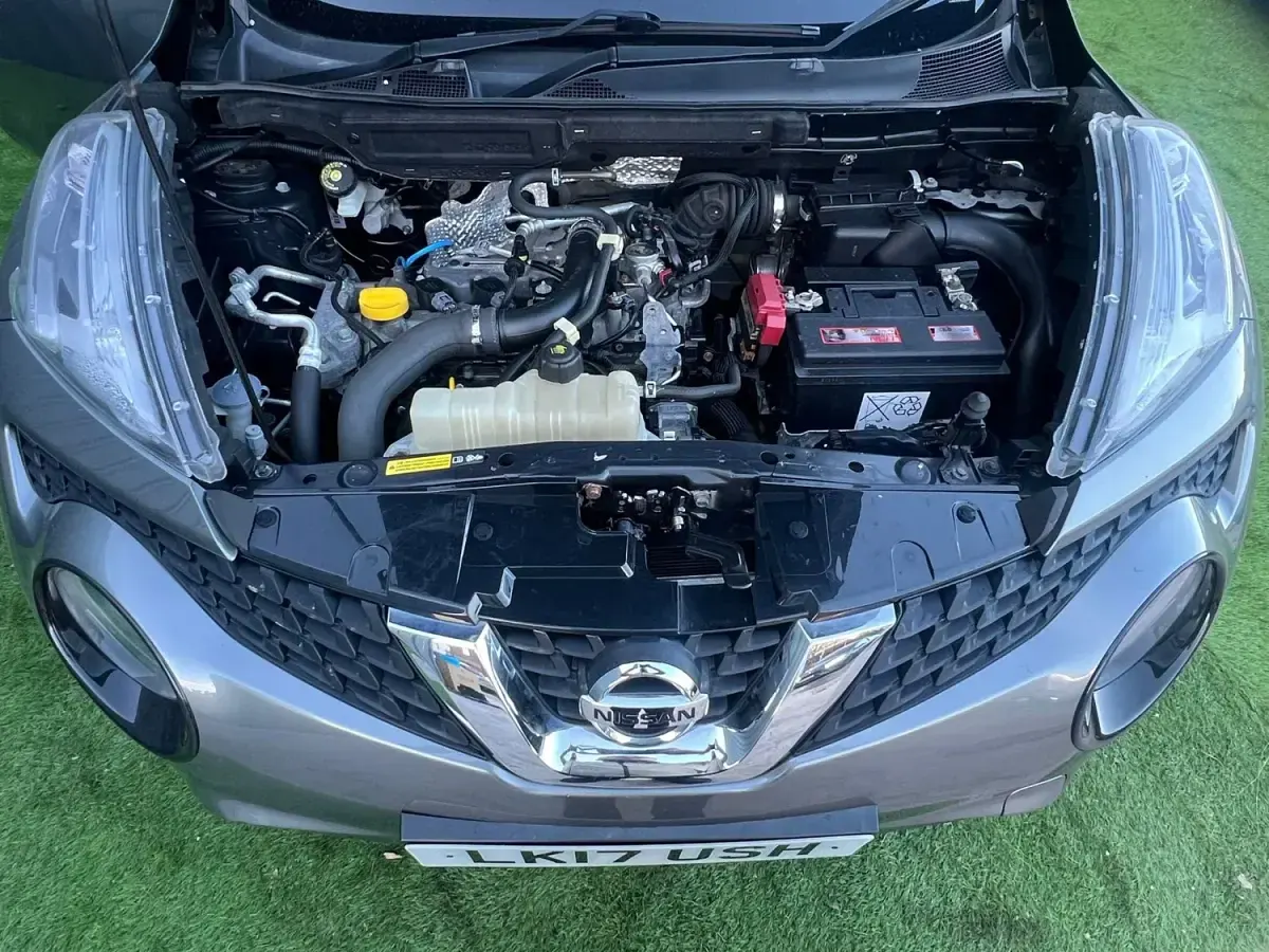 Usado Nissan Juke Tekna 115 HP (84 kW) 2017 Cinzento SUV