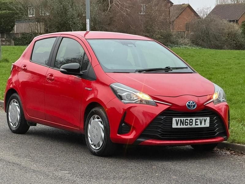 Red Used 2018 Toyota Yaris Hybrid Active Hatchback | £7,995 (Good price) - Image 1/3
