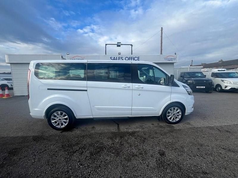 Used Ford Tourneo Custom Titanium 130 HP (95 kW) 2022 White Van
