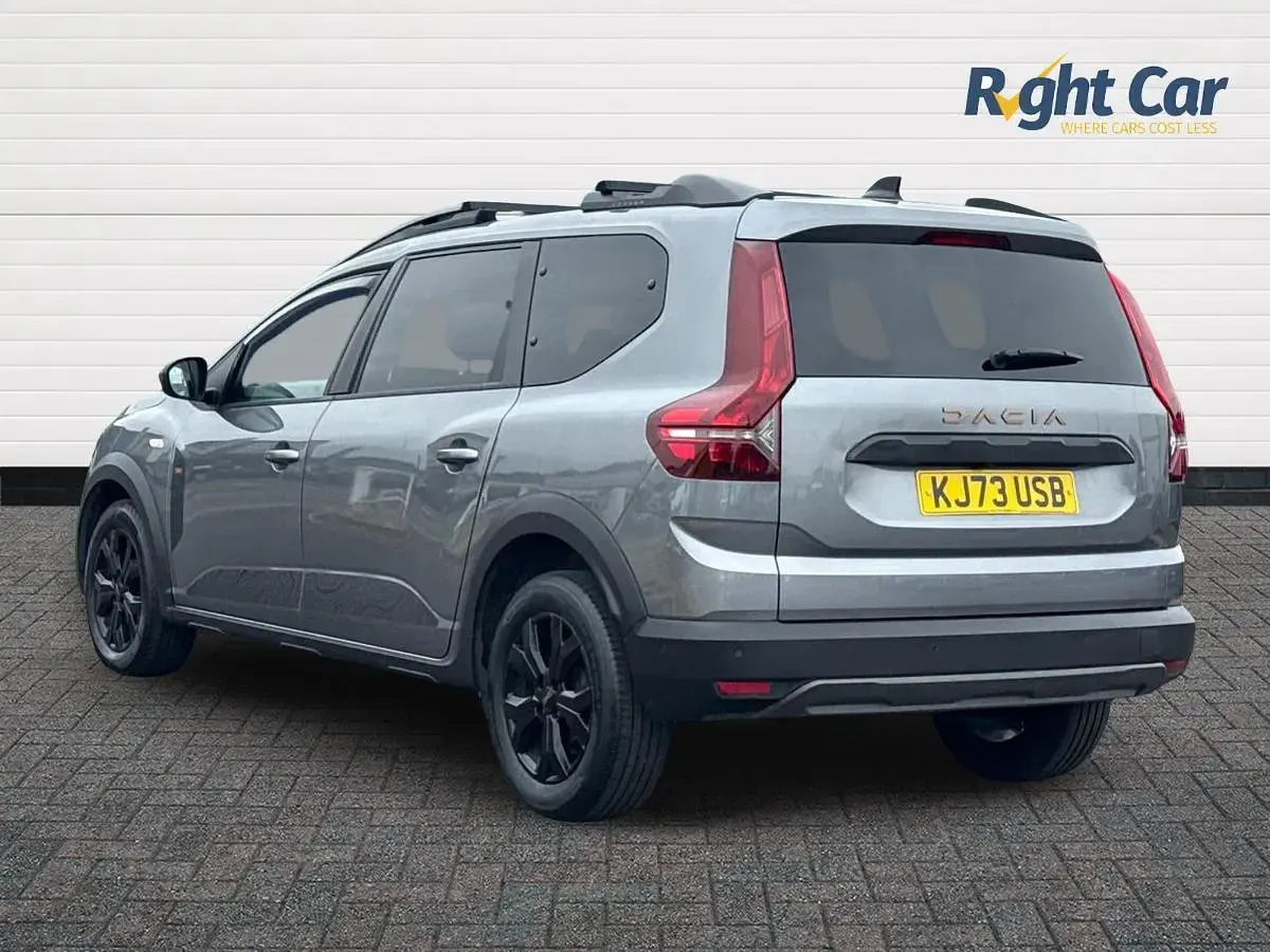 Used Dacia Jogger Extreme 110 HP (80 kW) 2024 Grey MPV