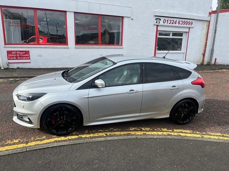 Used Ford Focus ST 250 HP (183 kW) 2017 Silver Hatchback