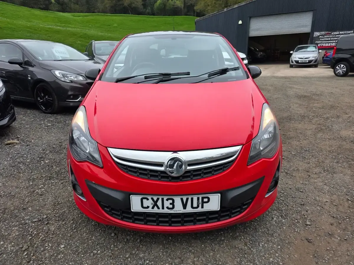Używany Vauxhall Corsa Edition 2013 Czerwony Hatchback