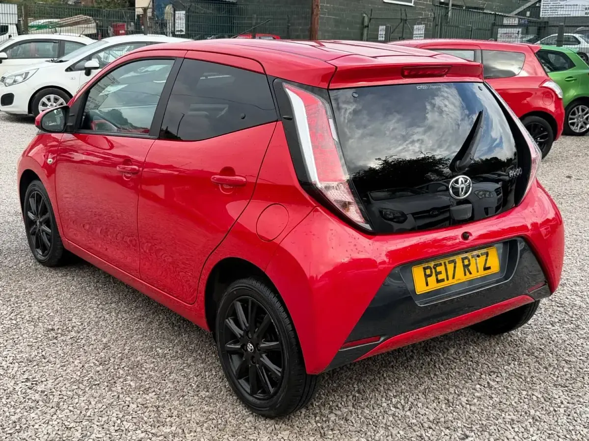 Used Toyota Aygo x-style 69 HP (50 kW) 2017 Red Hatchback