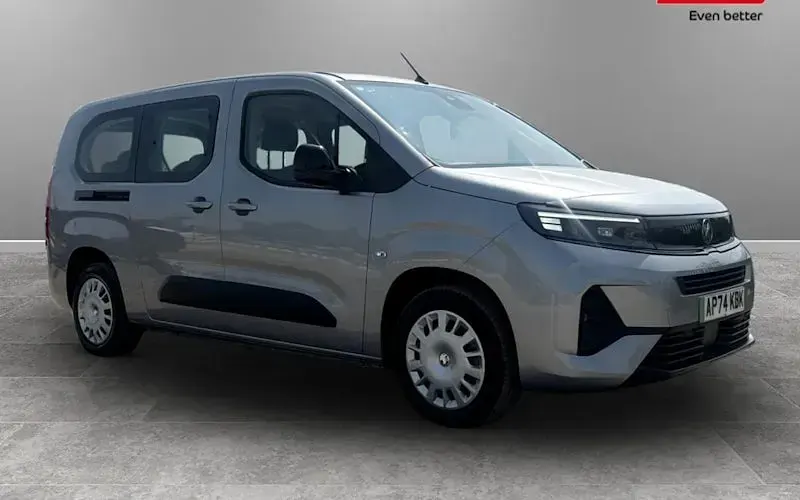 Used Vauxhall Combo Design Edition 100 kW (136 HP) 2026 MPV
