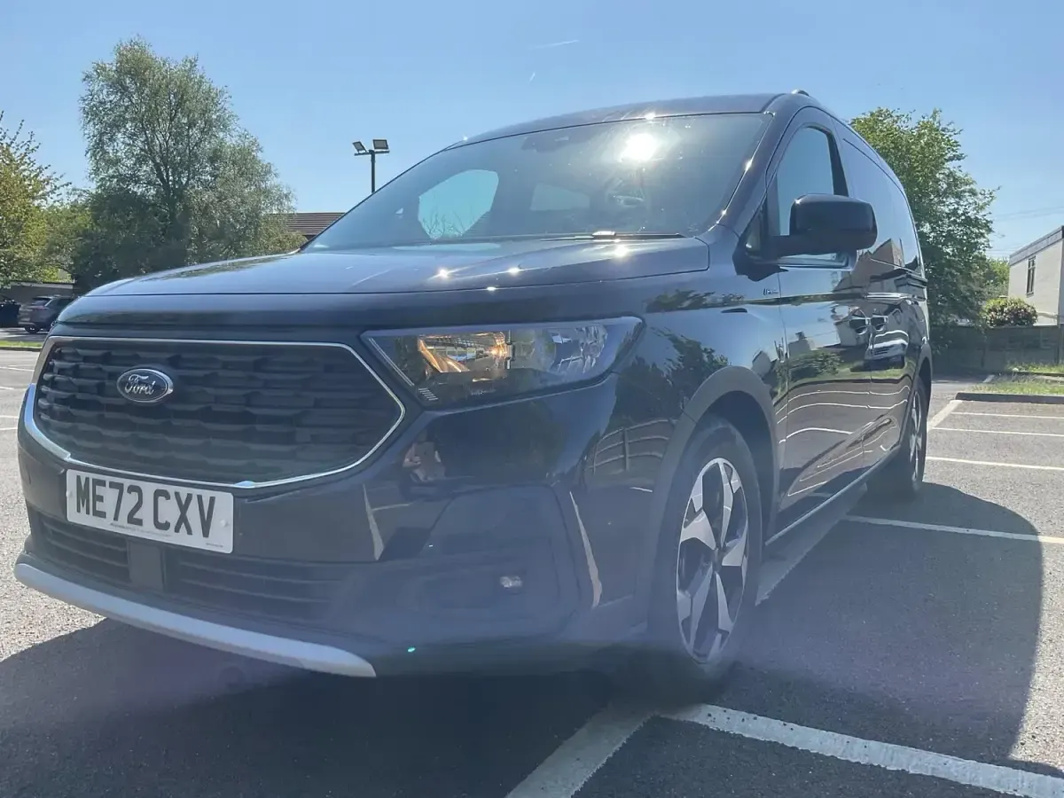 Used Ford Grand Tourneo Connect Active 122 HP (89 kW) 2022 Black MPV