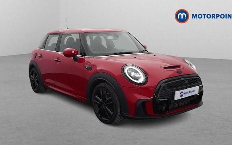 Begagnad Mini Cooper S Hatch 178 HK (130 kW) 2022 Röd Halvkombi