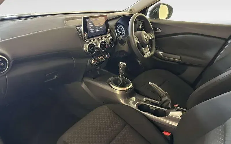 Used Nissan Juke Acenta 117 HP (86 kW) 2023 Silver SUV