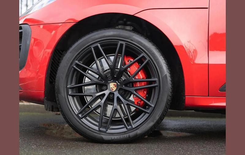 Used Porsche Macan GTS 434 HP (319 kW) 2024 Red SUV