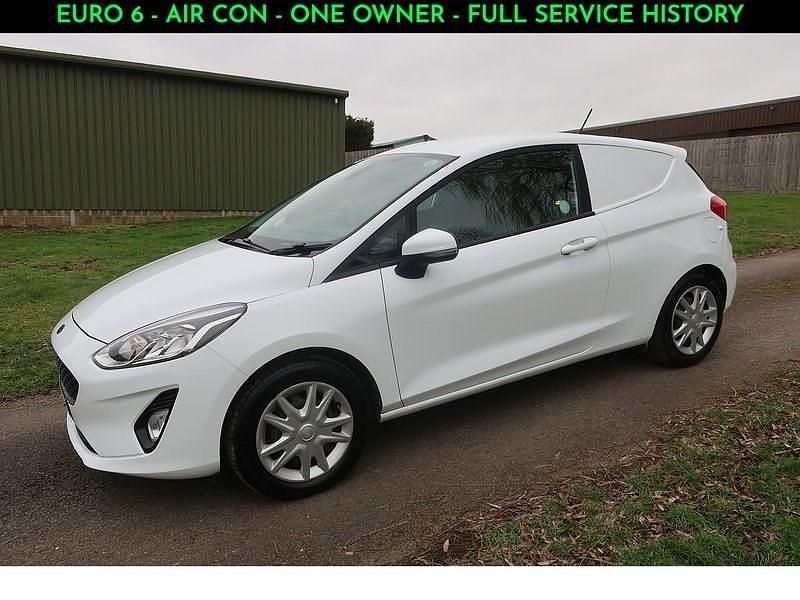 Used Ford Fiesta S 85 HP (62 kW) 2019 White Van