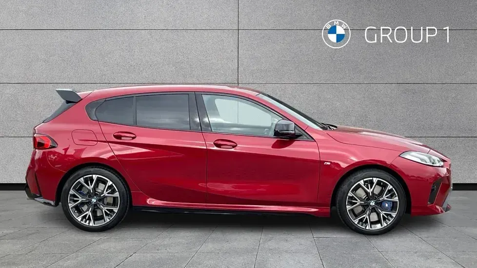 Używany BMW M135 Shadowline 296 KM (217 kW) 2025 Czerwony Hatchback