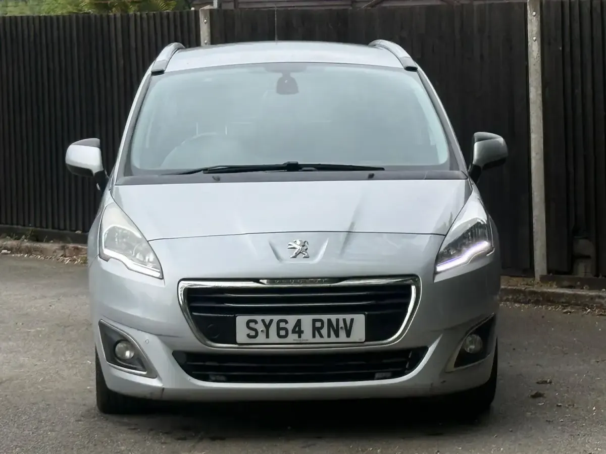 Used Peugeot 5008 Active 115 HP (84 kW) 2014 Silver MPV