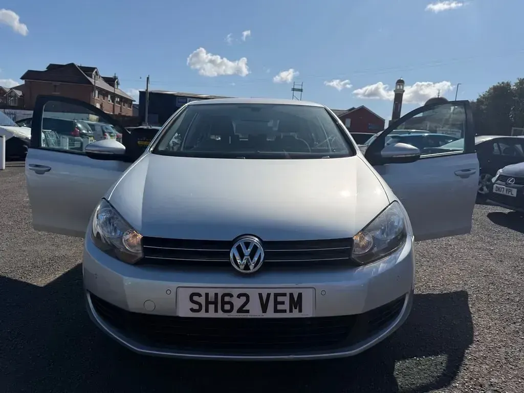 Used VW Golf VII Match 122 HP (89 kW) 2012 Silver Hatchback