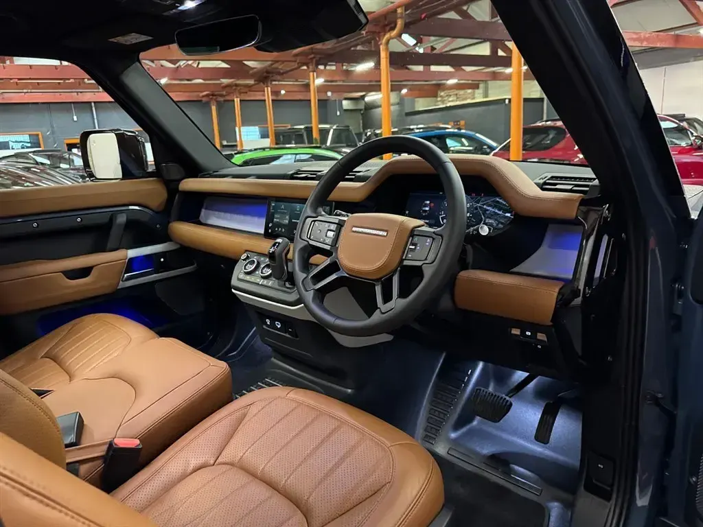 Usado Land Rover Defender SE 300 HP (220 kW) 2024 Azul Carrinha