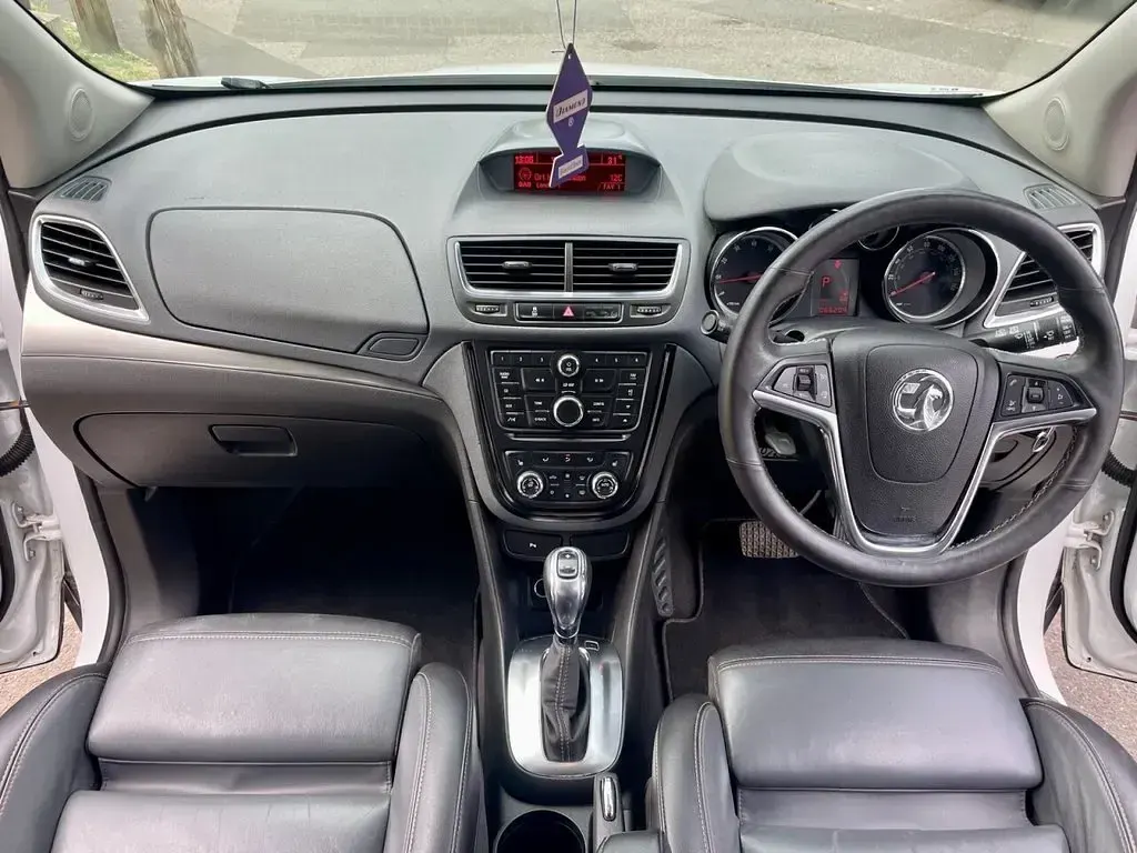 Used Vauxhall Mokka 140 HP (102 kW) 2016 White SUV
