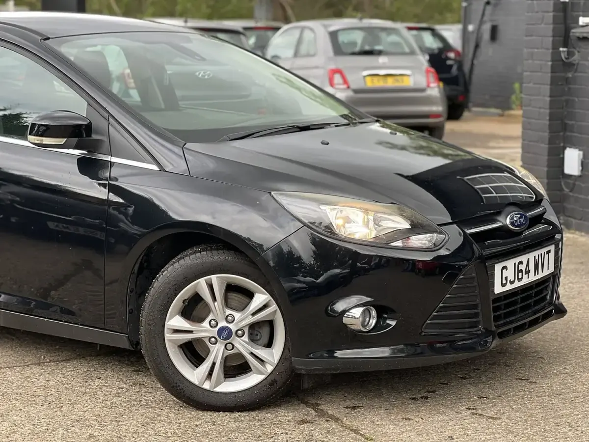 Used Ford Focus Zetec 125 HP (91 kW) 2014 Black Hatchback