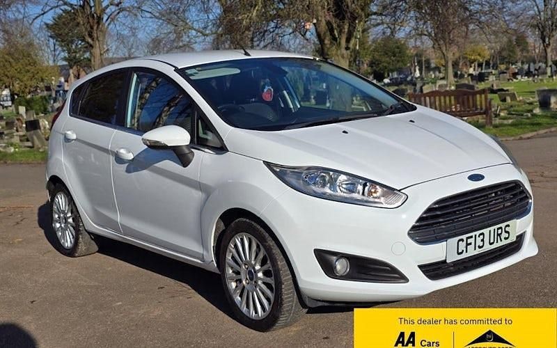 White Used 2013 Ford Fiesta Titanium Hatchback | £6,988 (Fair price) - Image 1/4