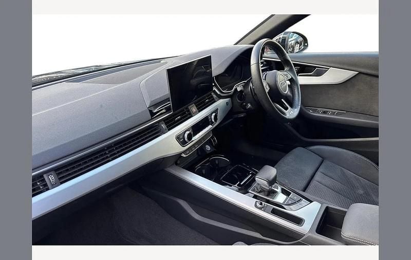 Usado Audi A4 S-Line 163 HP (119 kW) 2022 Preto Sedan