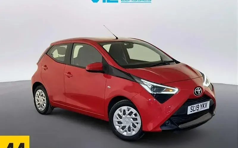 Used Toyota Aygo X-play 72 HP (52 kW) 2020 Hatchback