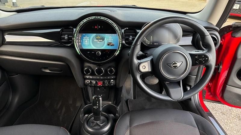Used Mini Cooper Classic 134 HP (98 kW) 2023 Red Hatchback