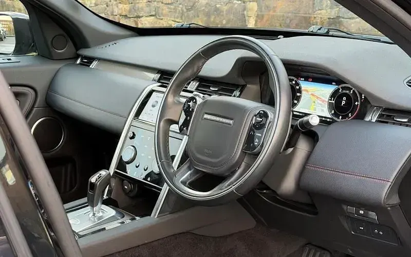 Used Land Rover Discovery Sport SE Dynamic 179 HP (131 kW) 2019 Black SUV