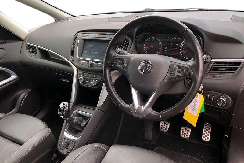 Used Vauxhall Zafira SRi 140 HP (102 kW) 2018 Red MPV