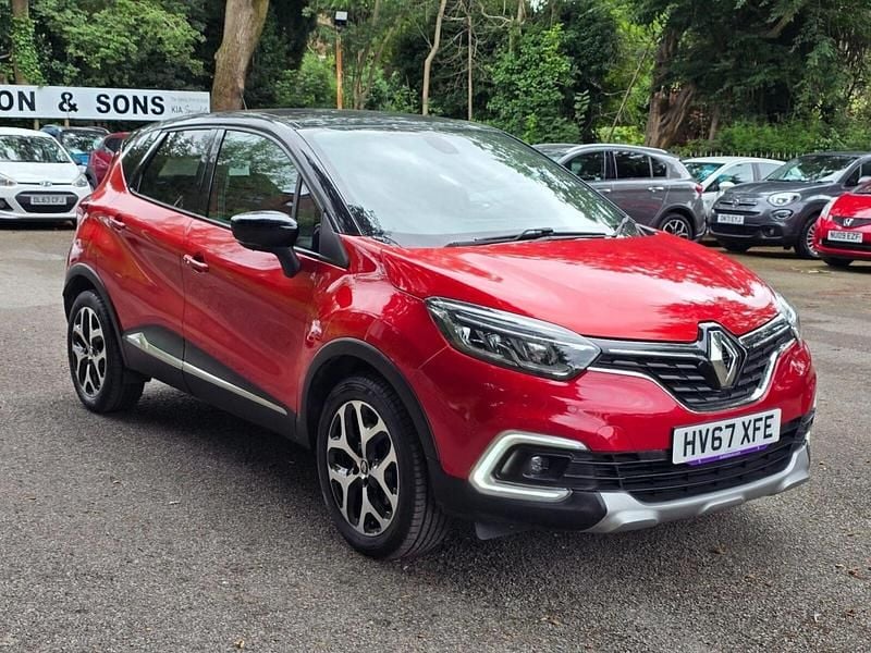 Red/black Used 2017 Renault Captur Dynamique SUV | £8,995 (Fair price) - Image 1/4