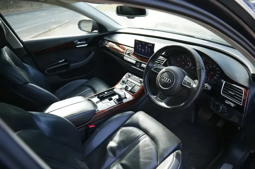 Used Audi A8 Comfort 250 HP (183 kW) 2013 Blue Sedan