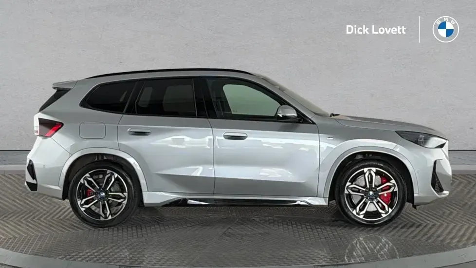 Begagnad BMW iX1 Luxury Line 230 kW (313 HK) 2025 Silver SUV