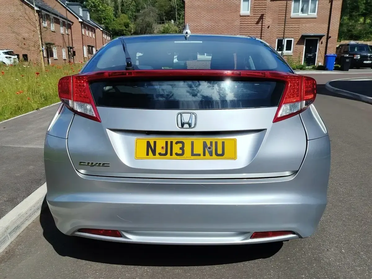 Used Honda Civic ES 2013 Silver Hatchback
