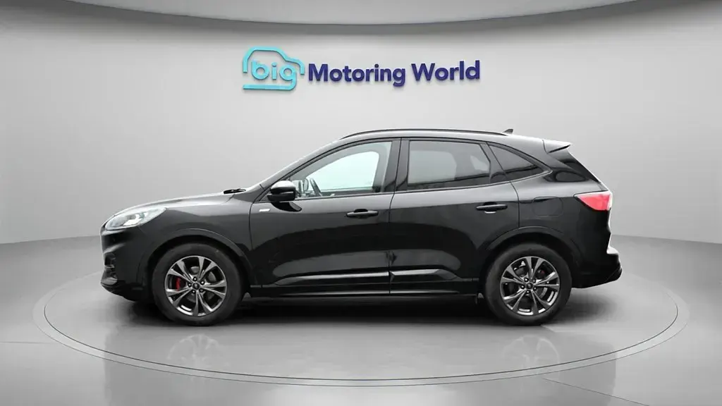 Usado Ford Kuga ST-Line 150 CV (110 kW) 2023 Negro SUV