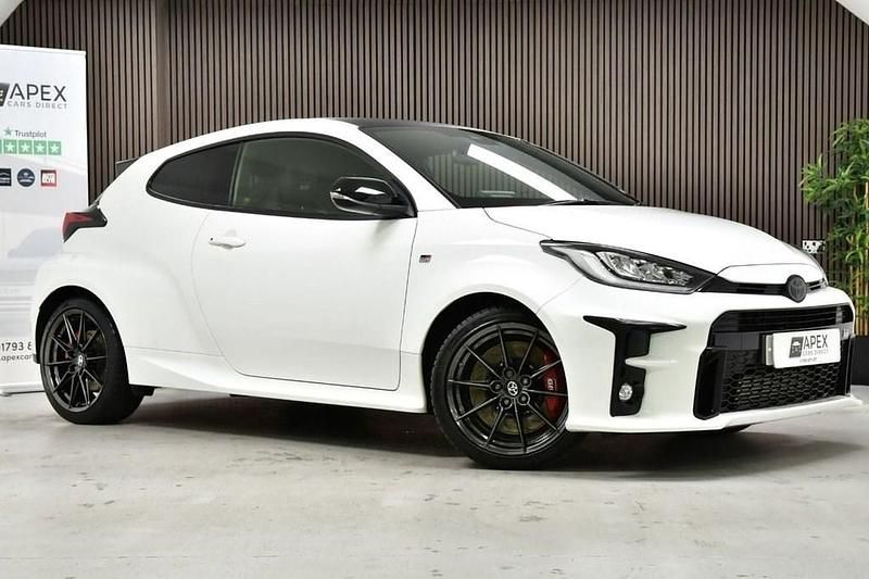 Used Toyota Yaris 261 HP (191 kW) 2021 White Hatchback