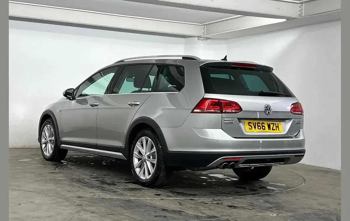Used VW Golf Alltrack 184 HP (135 kW) 2016 Silver Estate