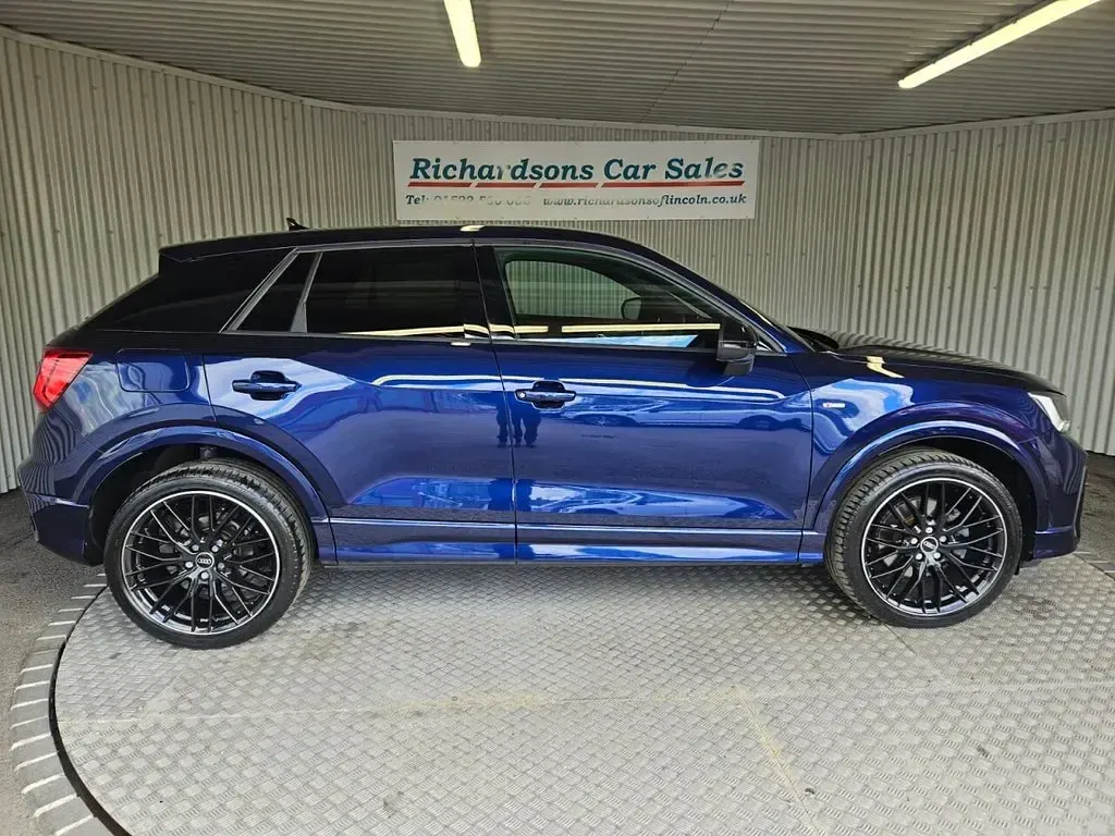 Used Audi Q2 Black Edition 150 HP (110 kW) 2021 Blue SUV