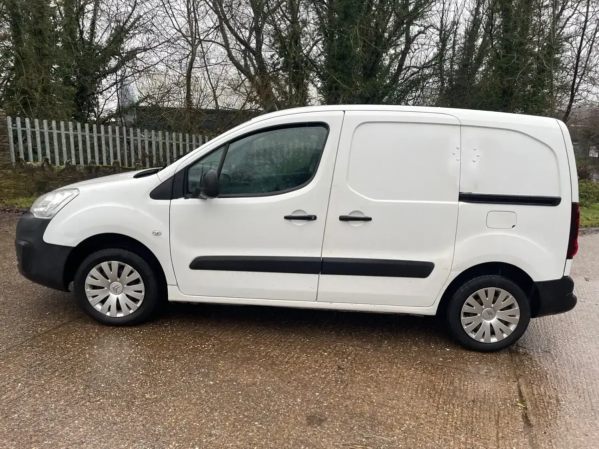 Used Citroën Berlingo 75 HP (55 kW) 2016 White MPV