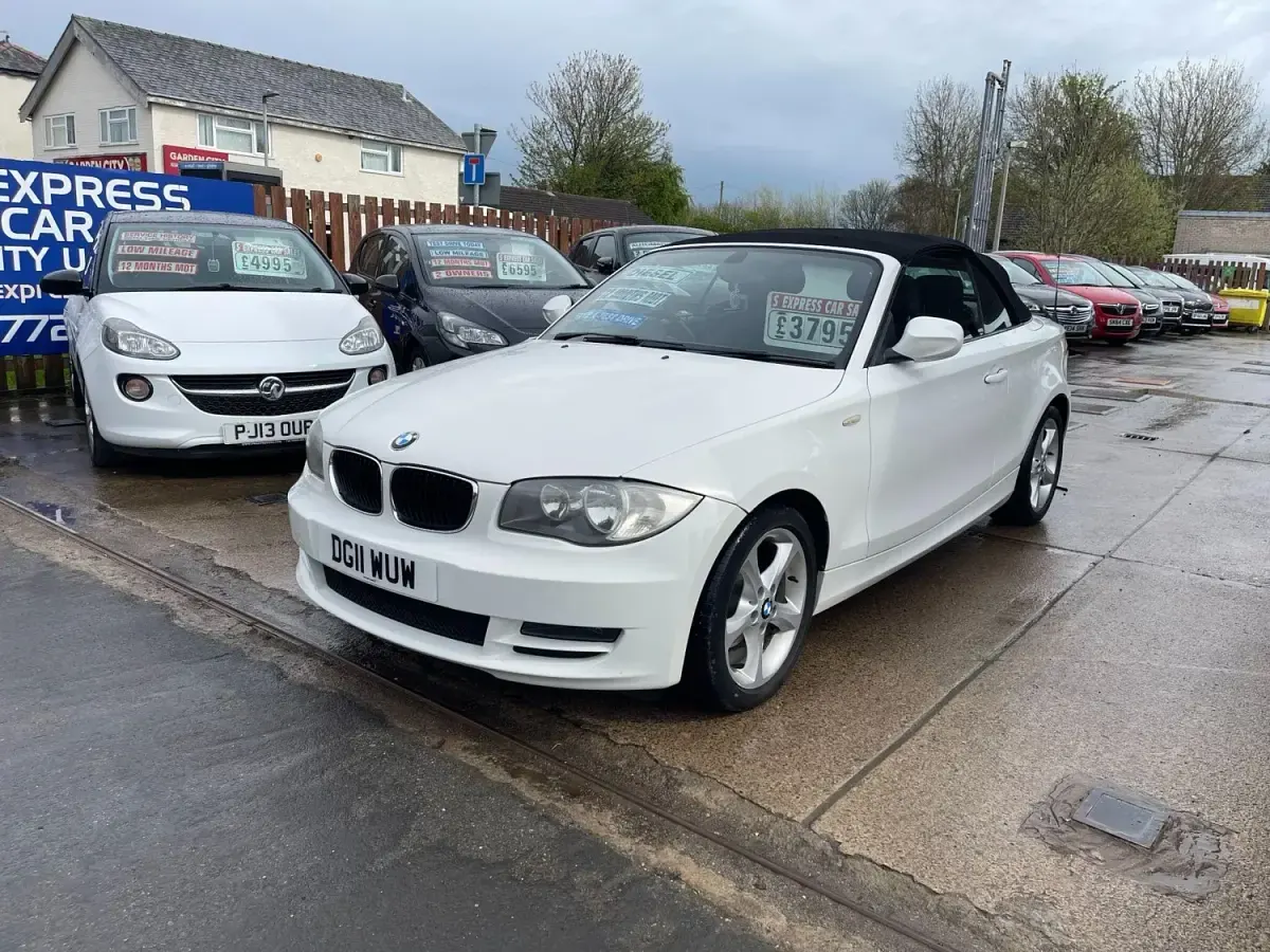 Begagnad BMW 118 Cabriolet Sport Line 2011 Vit Cab
