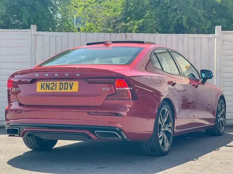 Used Volvo S60 R-Design 250 HP (183 kW) 2021 Red Sedan