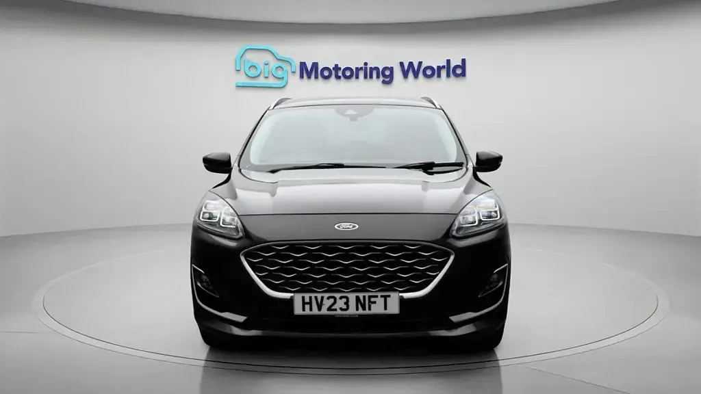 Usado Ford Kuga Vignale 190 HP (139 kW) 2023 Preto SUV