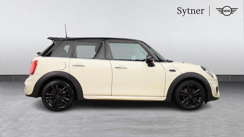 Used Mini Cooper Hatch 134 HP (98 kW) 2019 White Hatchback