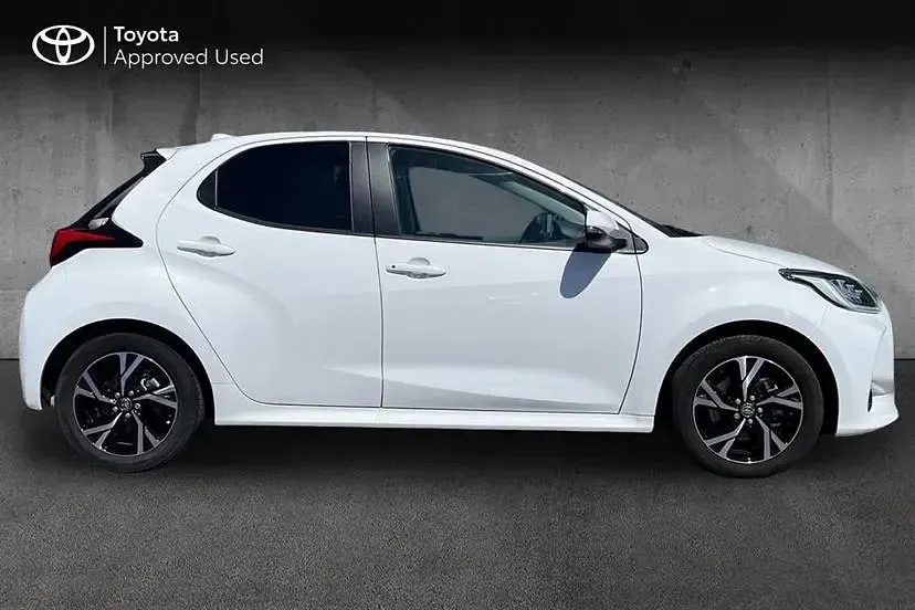Used Toyota Yaris Design 116 HP (85 kW) 2024 White Hatchback