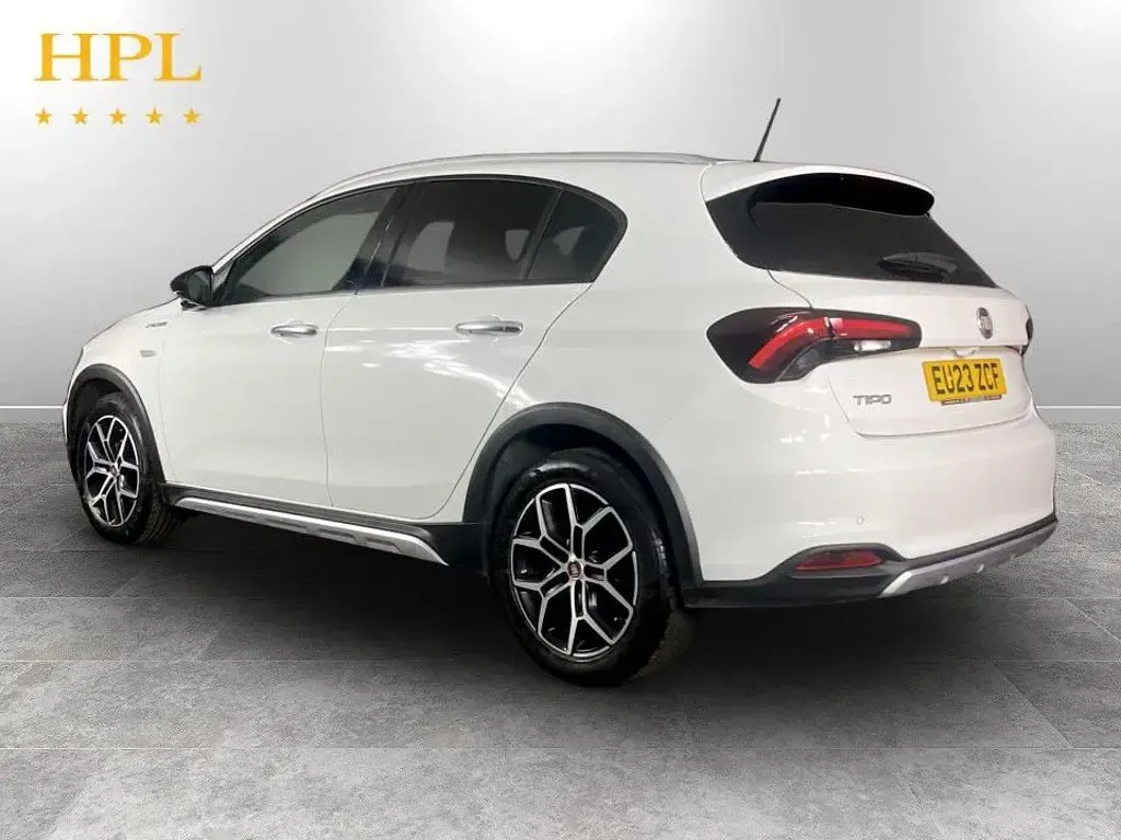 Used Fiat Tipo Cross 100 HP (73 kW) 2023 White Hatchback