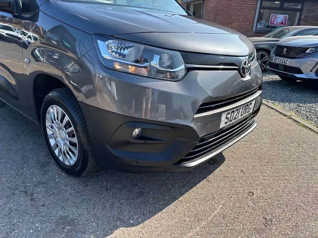 Used Toyota Proace 120 HP (88 kW) 2021 Grey MPV