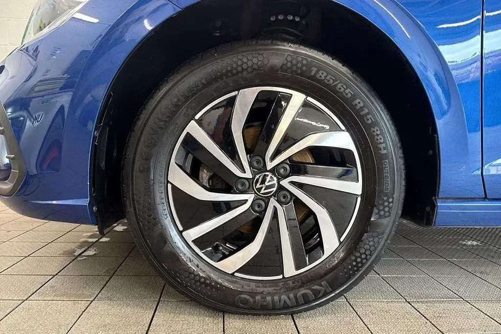 Usado VW Polo Life 80 CV (58 kW) 2024 Azul Utilitario