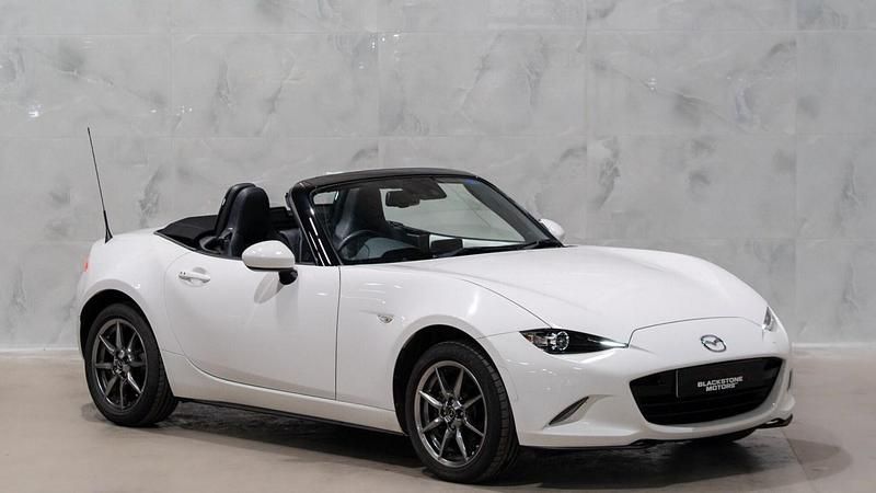 Usado Mazda MX5 Exclusive-Line 132 HP (97 kW) 2023 Branco Cabrios