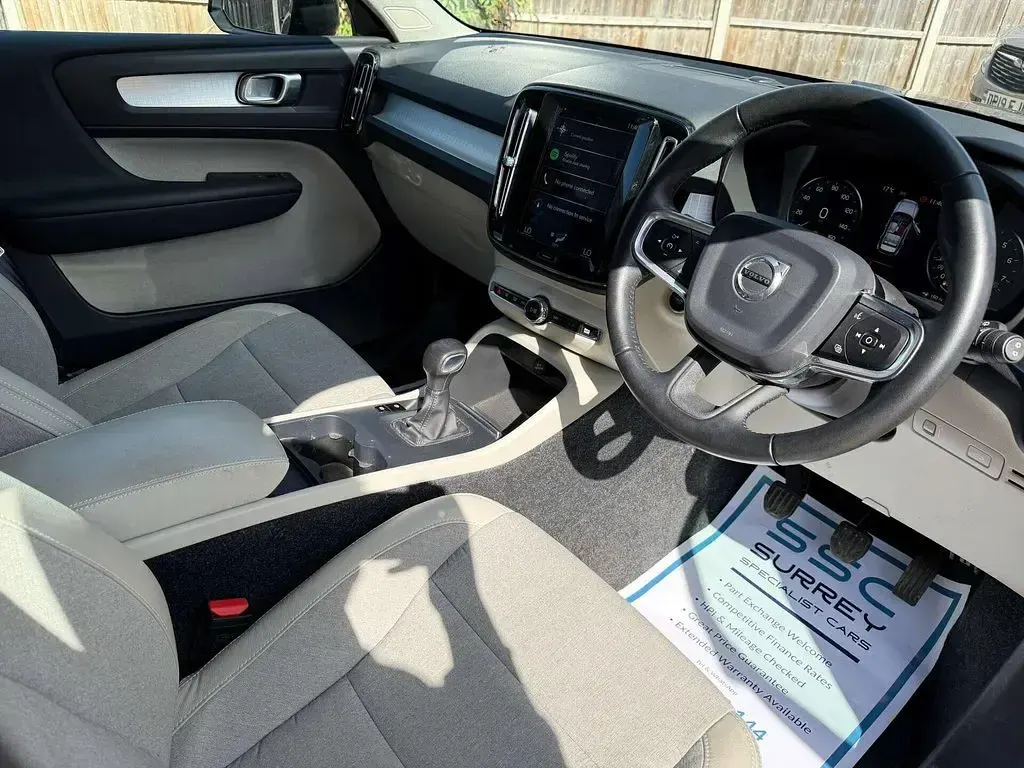 Used Volvo XC40 Momentum 2018 Black SUV
